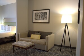 Studio Suite, 1 King Bed with Sofa bed, Non Smoking