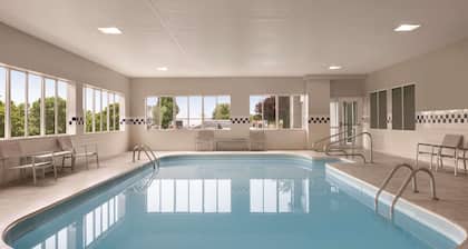 Country Inn & Suites by Radisson, Port Clinton, OH