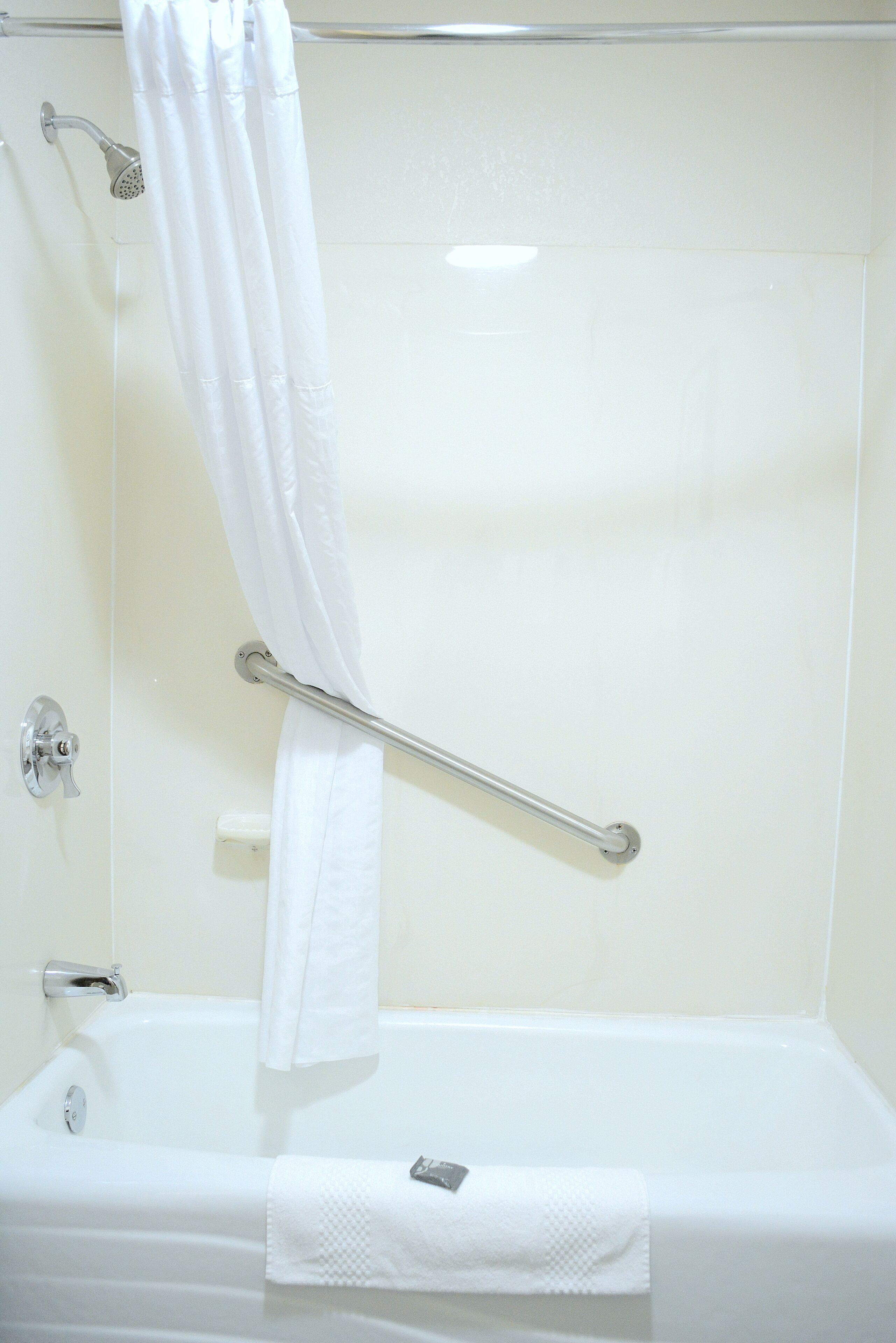 combined shower/bathtub, free toiletries, hair dryer, towels