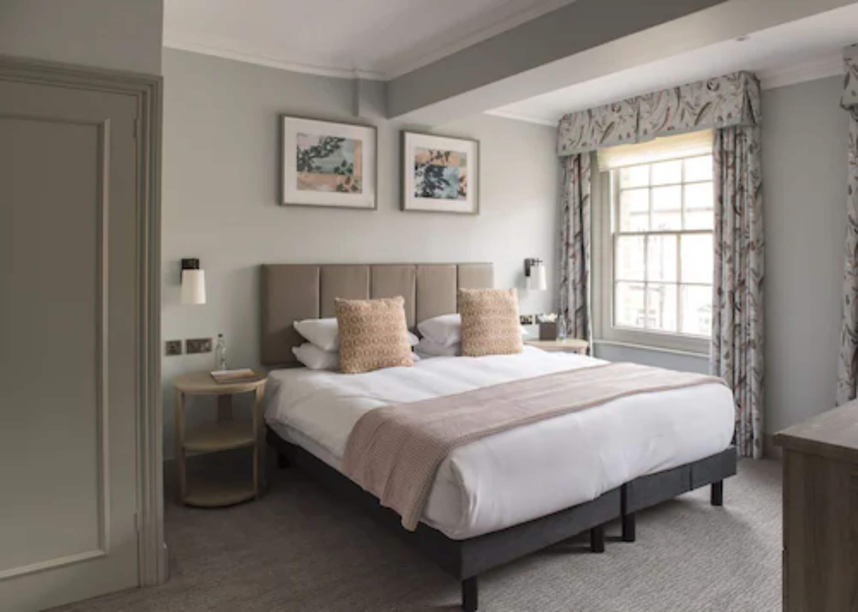 Photo - Bush Hotel Farnham