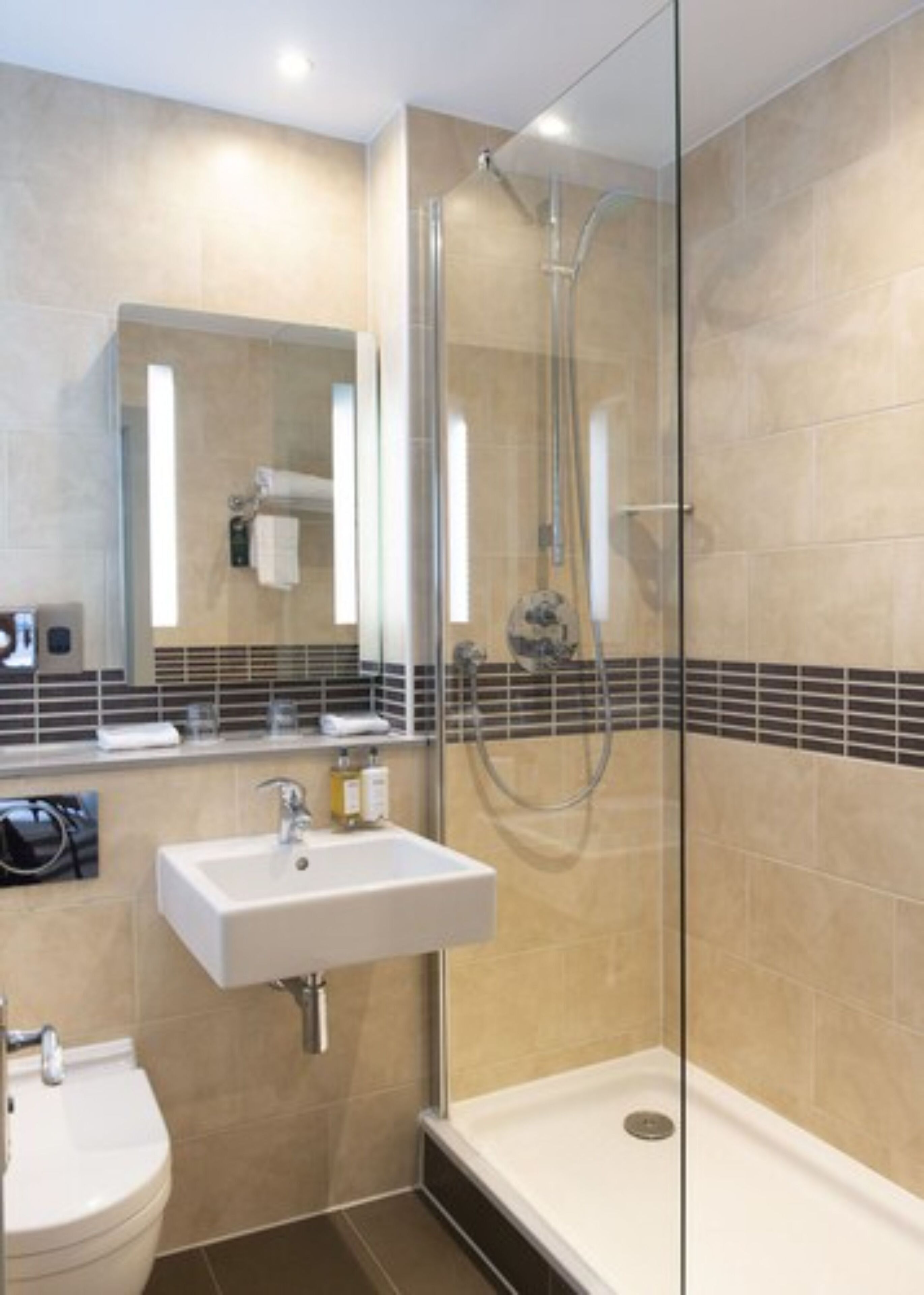 Photo - Bush Hotel Farnham