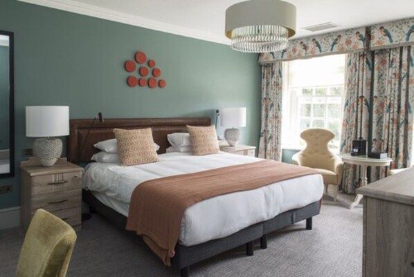 Vintage Garden View | Hypo-allergenic bedding, in-room safe, desk, laptop workspace - Bush Hotel Farnham (Farnham)