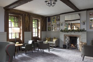 Breakfast, lunch, dinner served; Modern European cuisine  - Bush Hotel Farnham (Farnham)