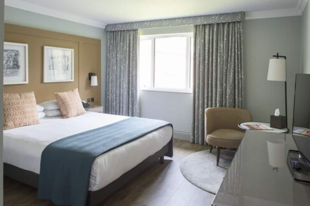 2 bedrooms, hypo-allergenic bedding, in-room safe, desk