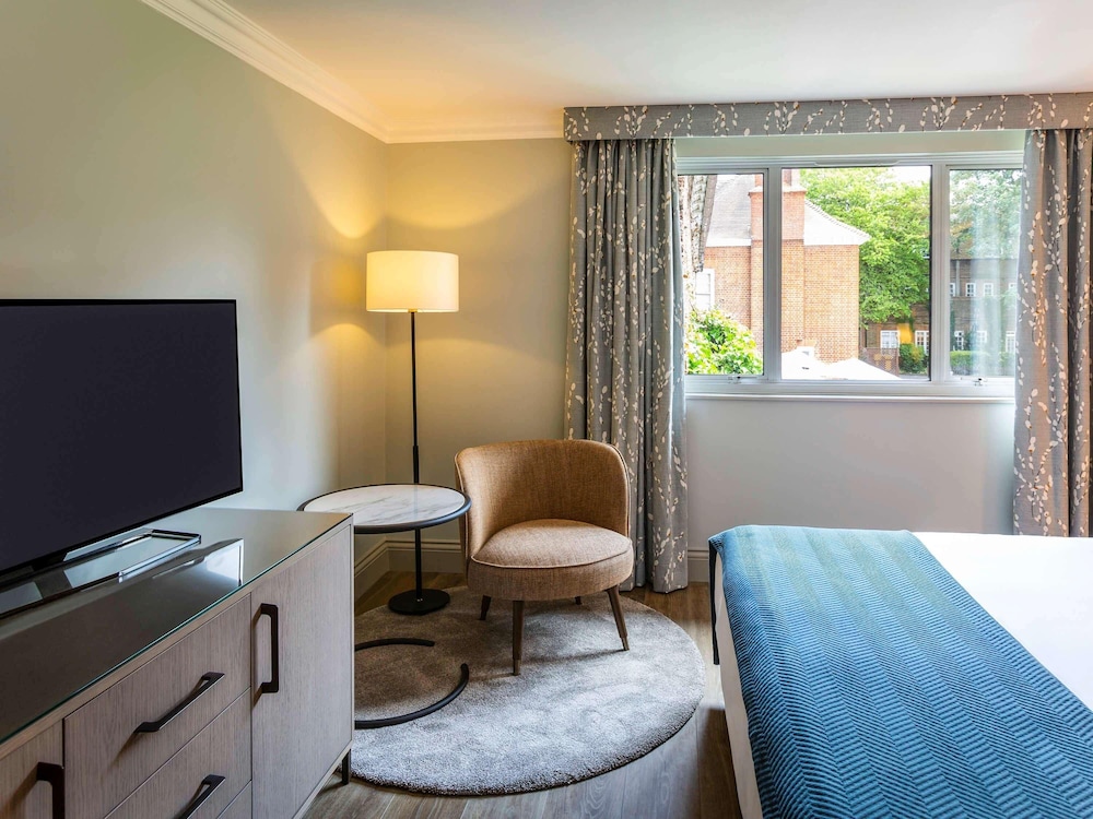Bush Hotel Farnham by null