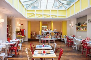 Daily buffet breakfast for a fee - Hotel Astoria - Astotel (Paris)