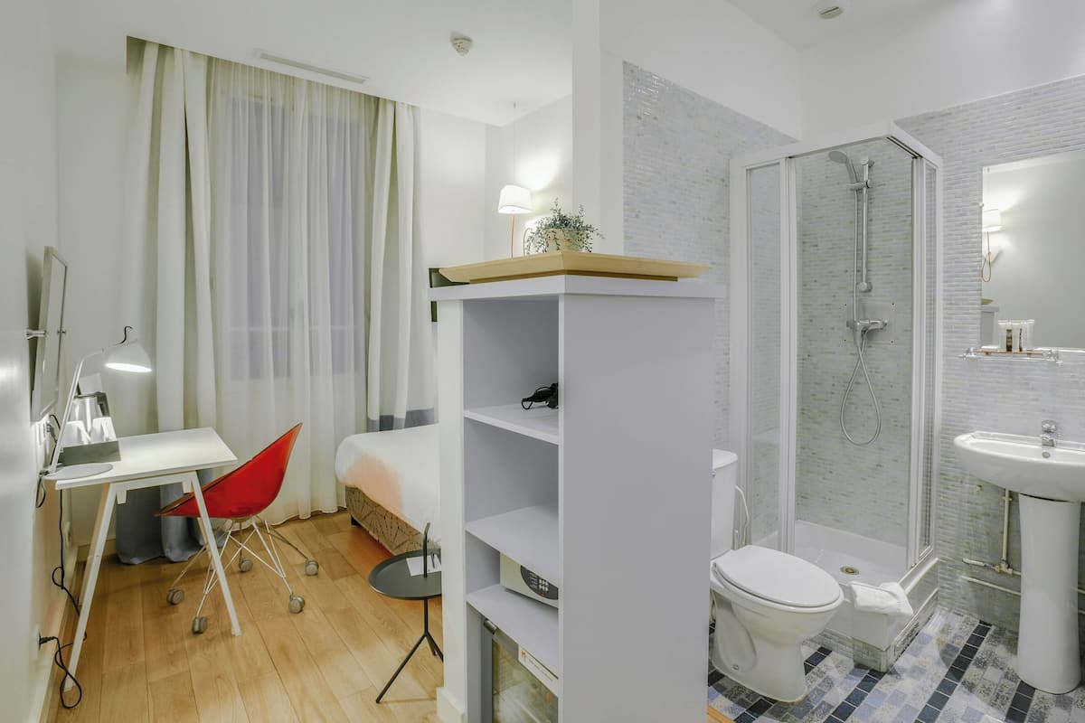 Standard Single Room - Free soft minibar, courtesy tray, Chromecast - Digital press | 1 bedroom, minibar, in-room safe, desk
