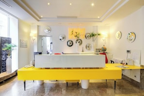 Quầy tiếp tân