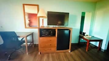 Desk, iron/ironing board, free WiFi, bed sheets