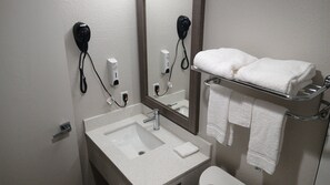 مستلزمات مجانية للعناية الشخصية، مجففات شعر، مناشف، صابون