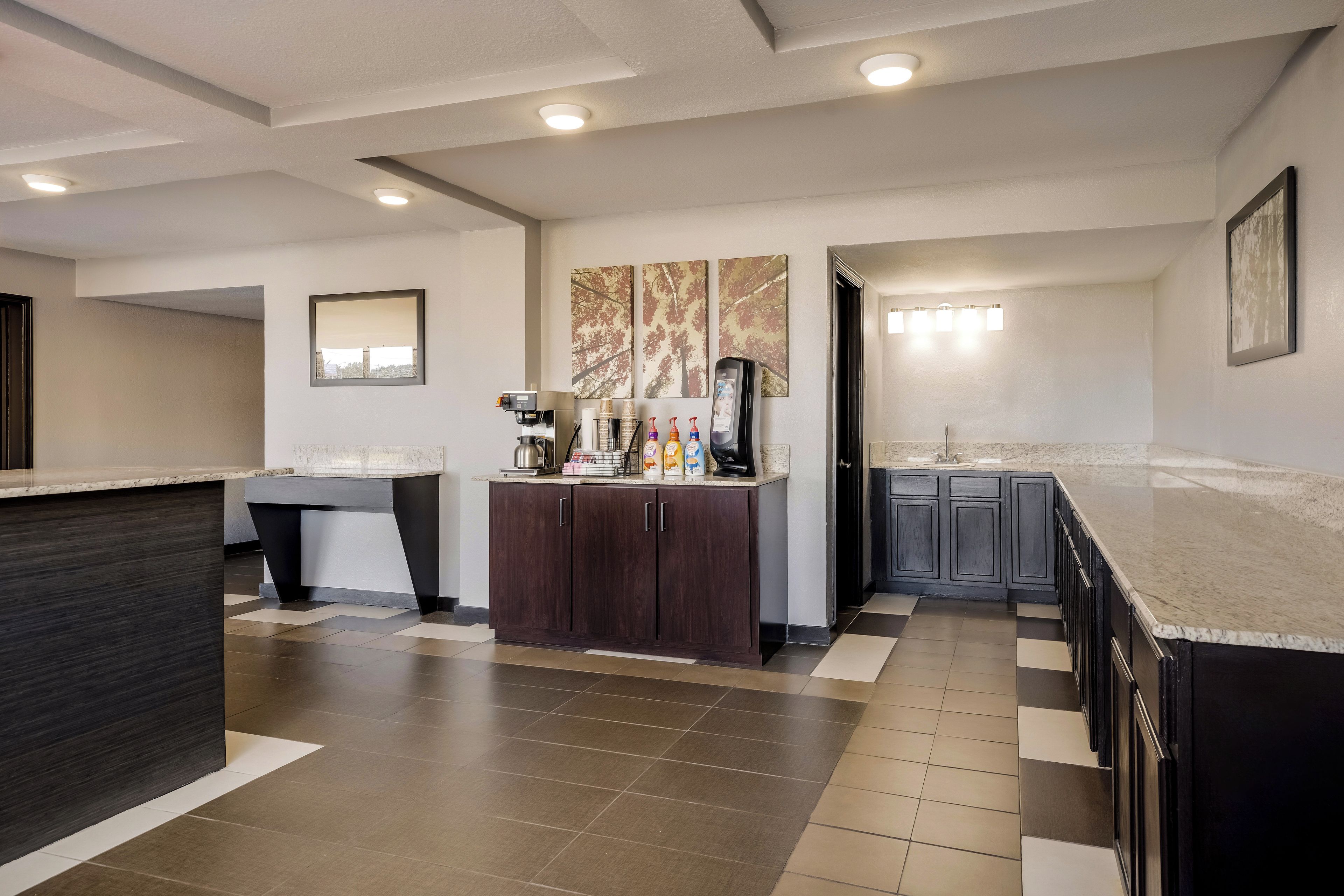 Lobby-lounge
