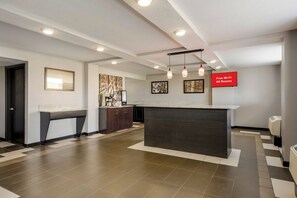 A modern kitchen with a central island, a dining area, and a sign indicating free Wi-Fi availability. - Red Roof Inn Alexandria, LA (Alexandria)