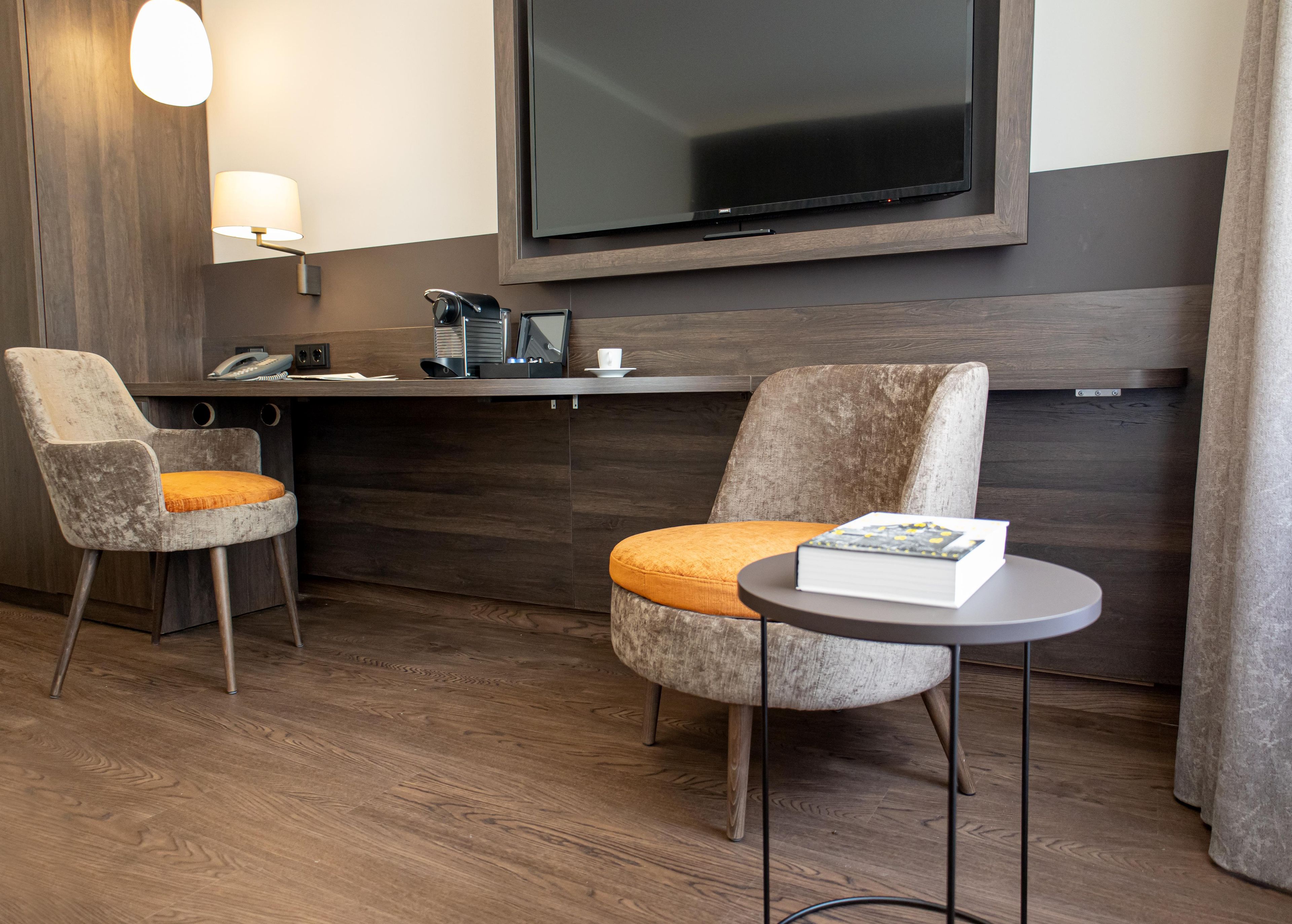 Comfort-Zimmer, 1 Queen-Bett (Cozy Sitting Corner) | 1 Schlafzimmer, Allergikerbettwaren, Zimmersafe, Verdunkelungsvorhänge