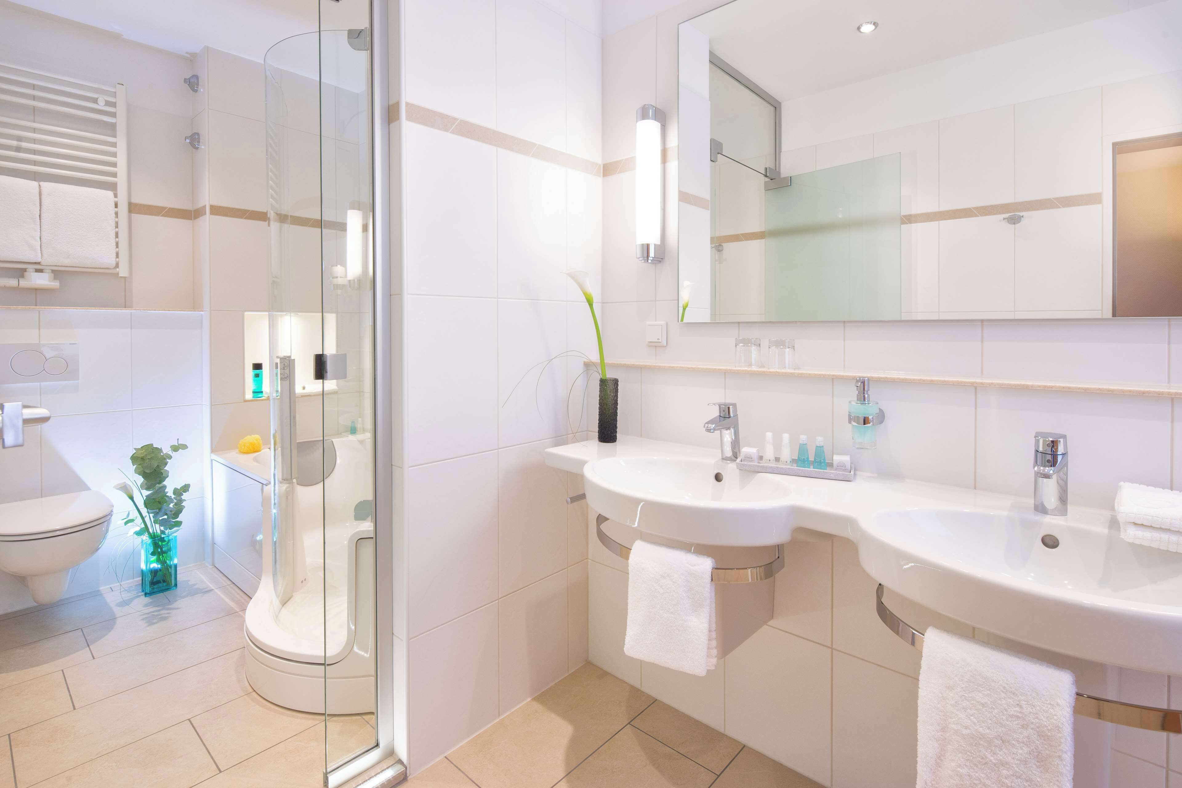 classic room, 1 double bed | bathroom | free toiletries, hair dryer, towels