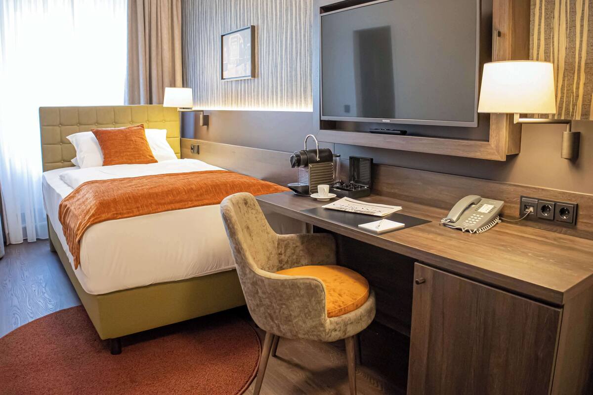 Kamar Comfort, 1 Tempat Tidur Twin | 1 kamar tidur, seprai antialergi, brankas, dan tirai kedap cahaya
