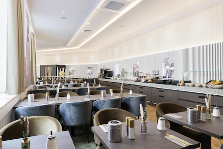Food and drink. Essener Hof Sure Hotel Collection by Best Western