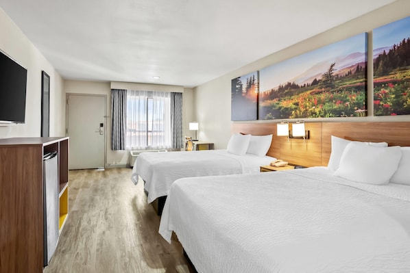 Habitación estándar, 2 camas de matrimonio | Escritorio, espacio para trabajar con un portátil, cortinas opacas
