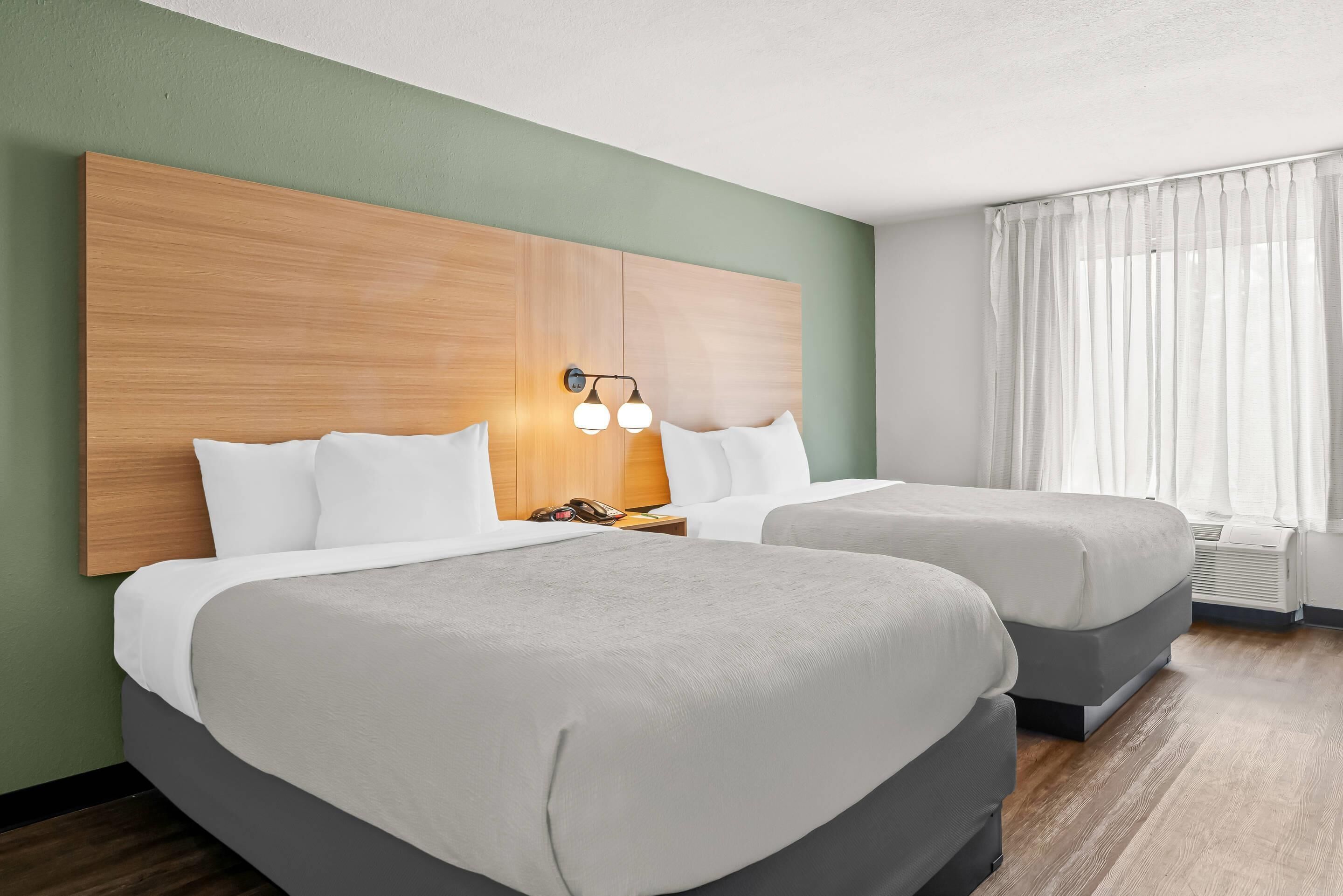 Rom – standard, 2 queensize-senger, ikke-røyk | Skrivebord, skrivebord for bærbar PC og strykejern/-brett