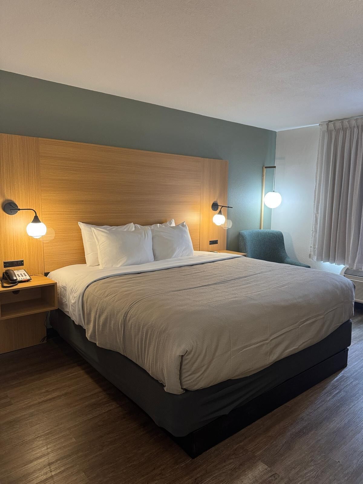 Desk, laptop workspace, iron/ironing board, free WiFi