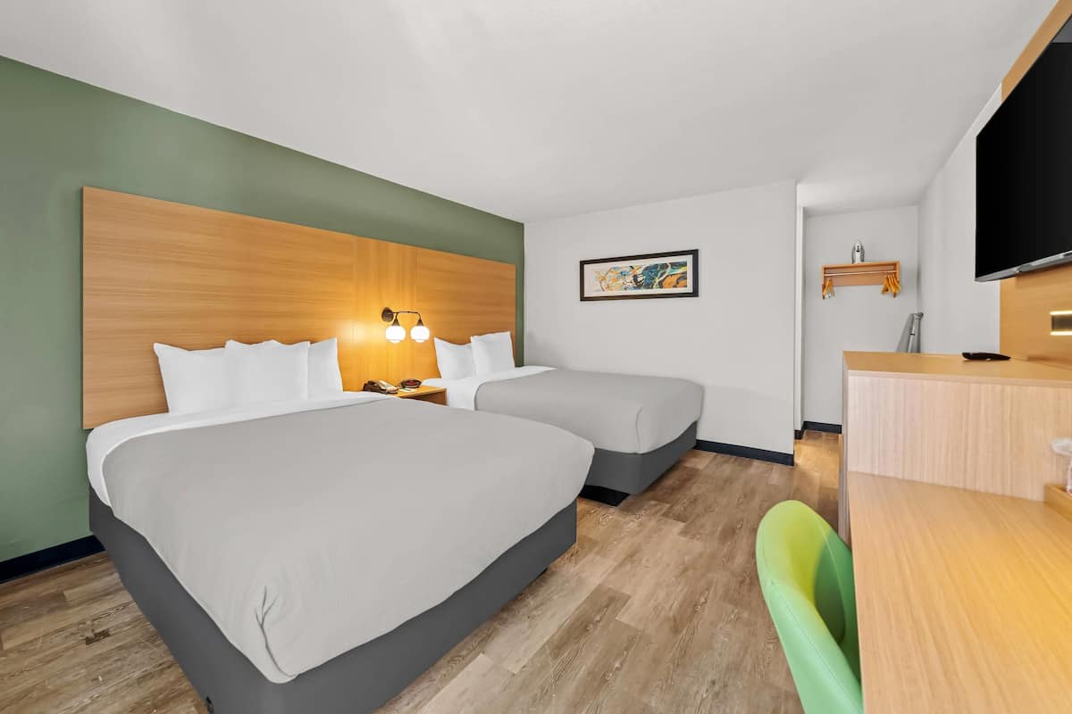 Desk, laptop workspace, iron/ironing board, free WiFi
