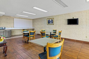 Free daily continental breakfast
