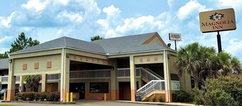 OYO Magnolia Inn