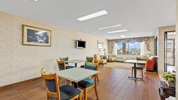 Free daily continental breakfast