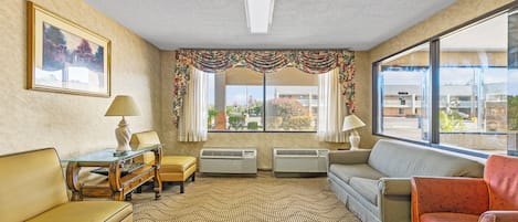 Coin salon dans le hall