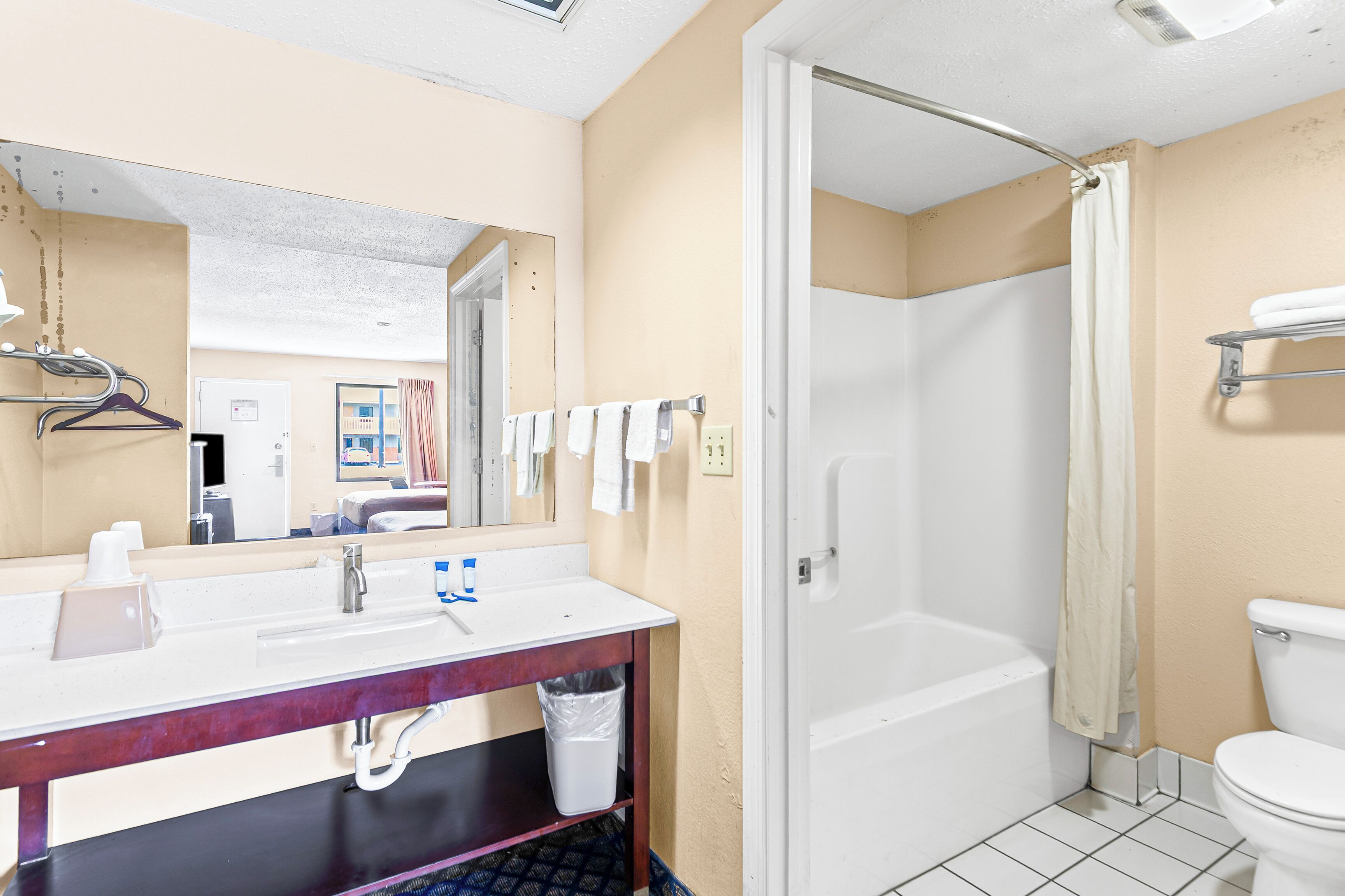 Room, 2 Queen Beds, Non Smoking | Bathroom