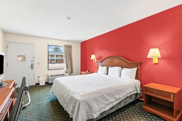 Room, 1 King Bed, Smoking