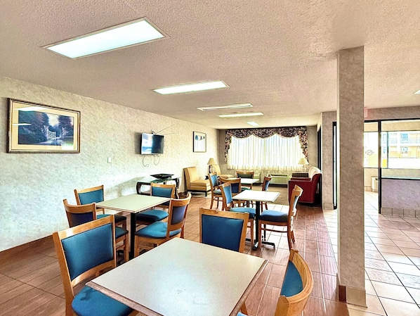 Free daily continental breakfast