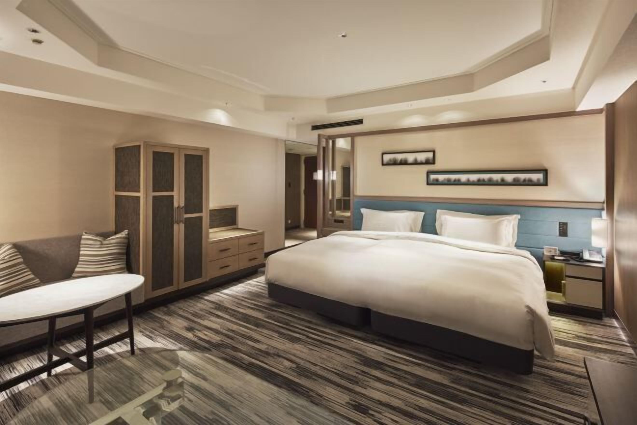 Minibar, in-room safe, desk, blackout drapes