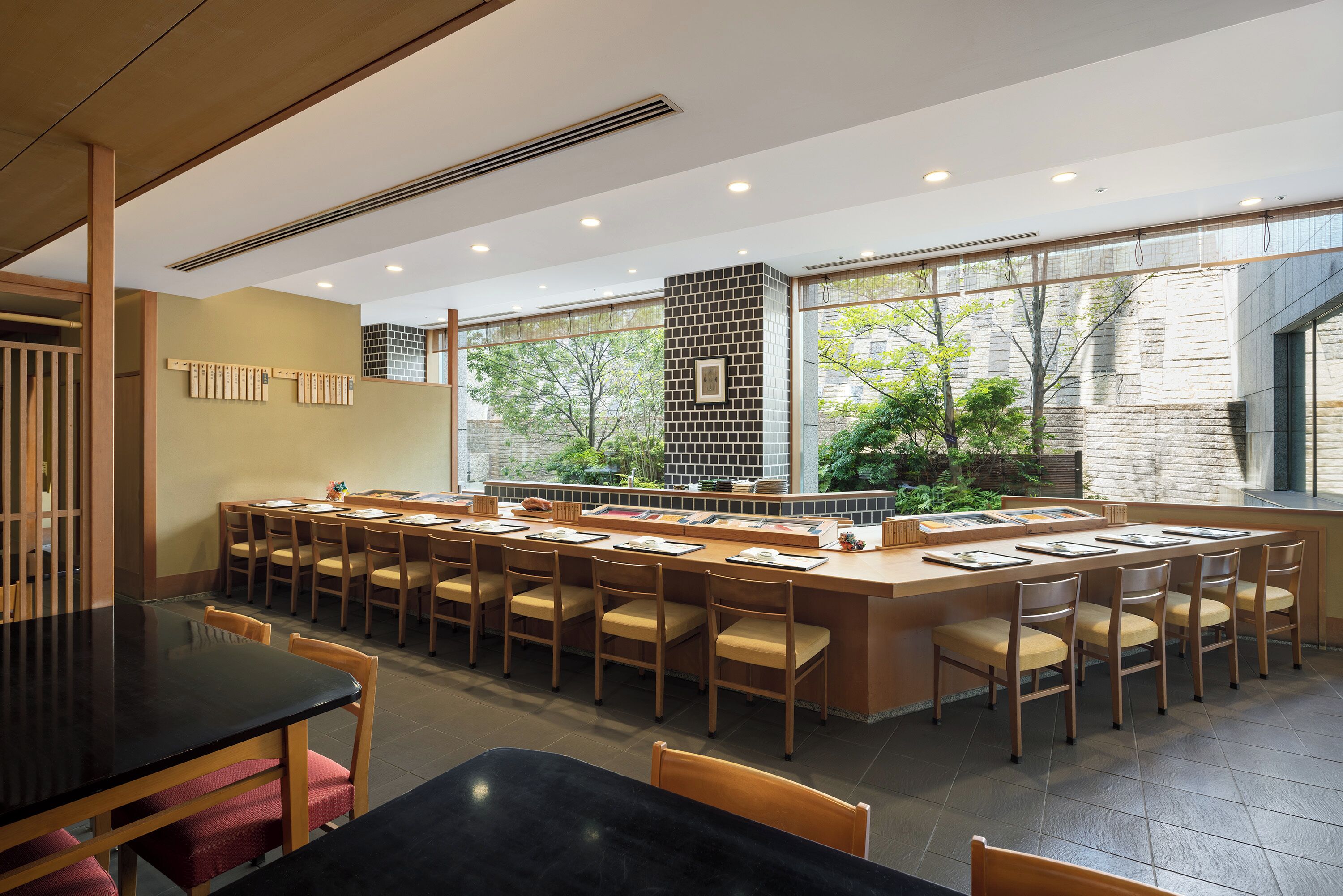 7 restaurants, lunch, dinner served; japanese cuisine