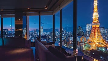 3 Bars/Lounges
