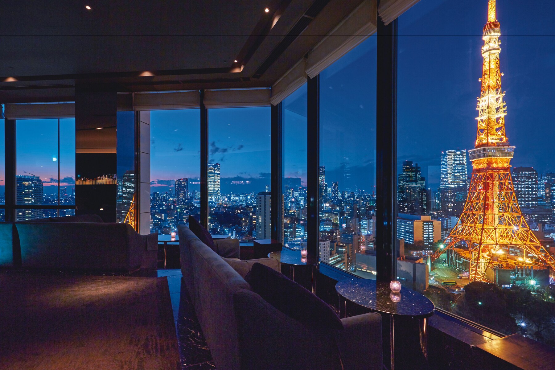2 bars/lounges