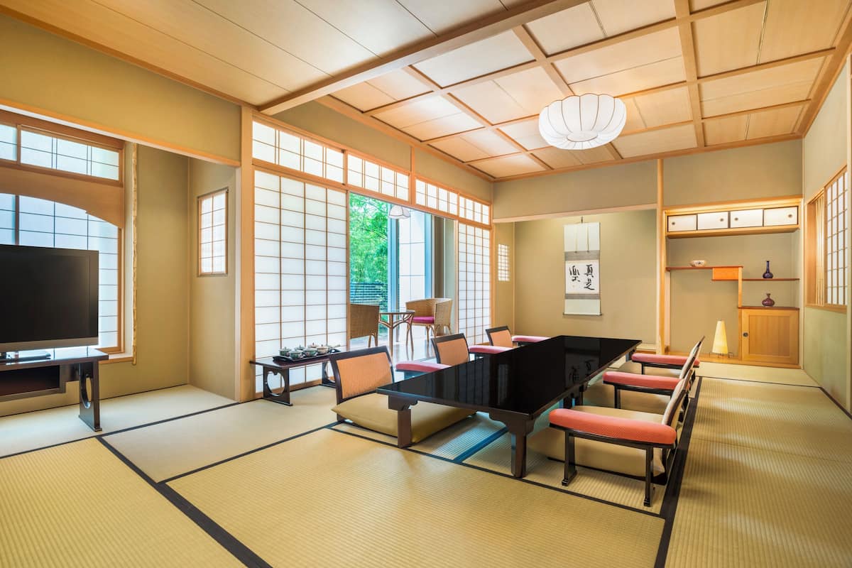 Chambre luxueuse, non-fumeur (Japanese Garden Suite, 2F) | Minibar, coffre-fort, bureau, rideaux d’obscurcissement