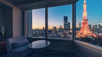 Habitación panorámica, para no fumadores, en esquina (King 19-28F Tokyo Tower View Bathroom) | 1 habitación, minibar, caja de seguridad en la habitación y escritorio