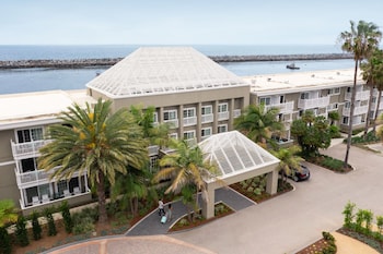Hotel exterior and entrance at Portofino Hotel & Marina