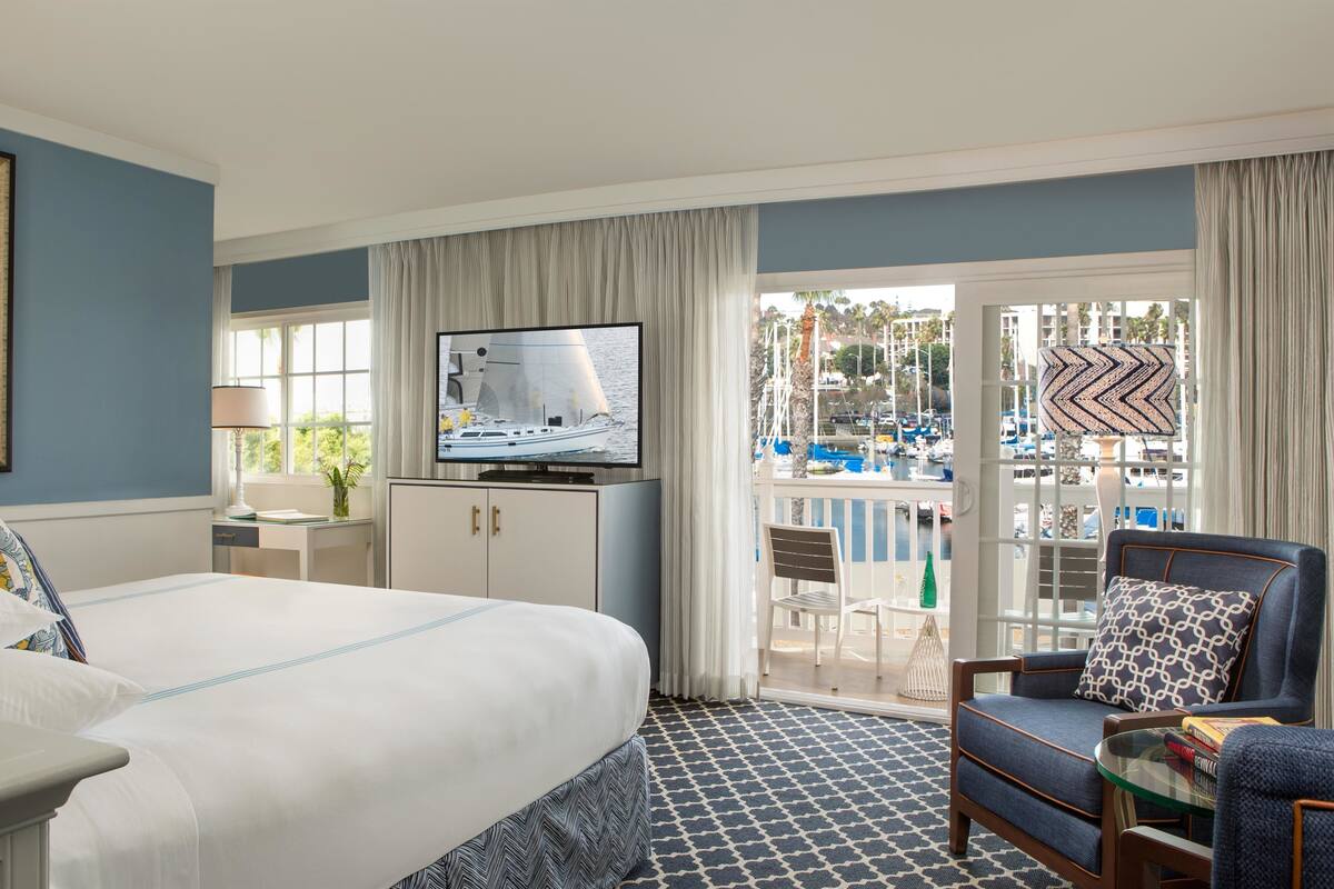 Premium bedding, down duvets, pillow-top beds, minibar