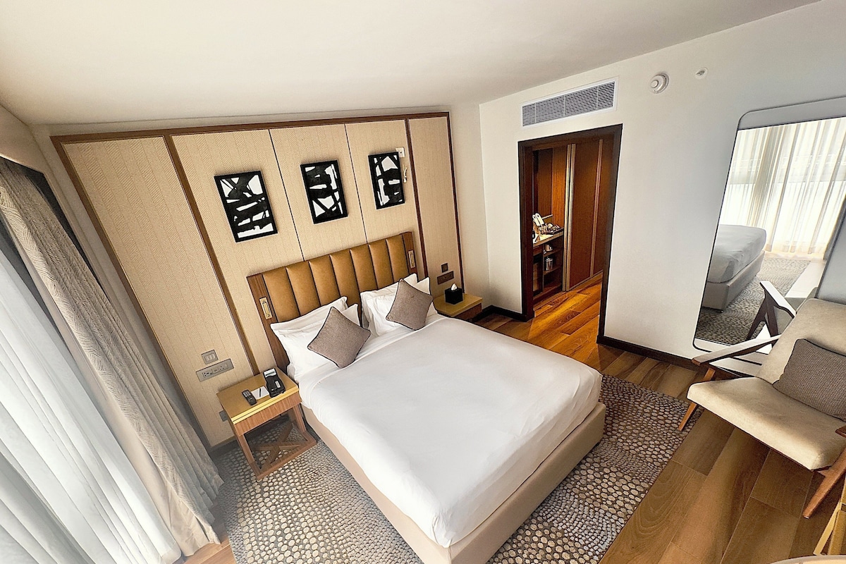Chambre Classique, 1 grand lit, accessible aux personnes à mobilité réduite | Literie de qualité supérieure, couette en duvet d'oie