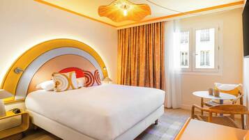 غرفة كلاسيكية مزدوجة أو بسريرين منفصلين | 1 غرفة نوم وميني بار وخزنة داخل الغرفة وتجهيزات عازلة للصوت