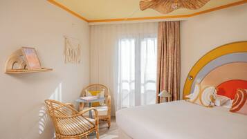 Superior Room, 1 Queen Bed | 1 bedroom, minibar, in-room safe, soundproofing