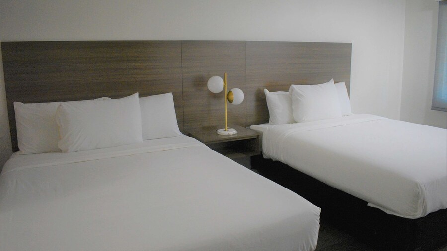 Signature Anaheim Maingate