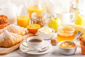Daily cooked-to-order breakfast for a fee
