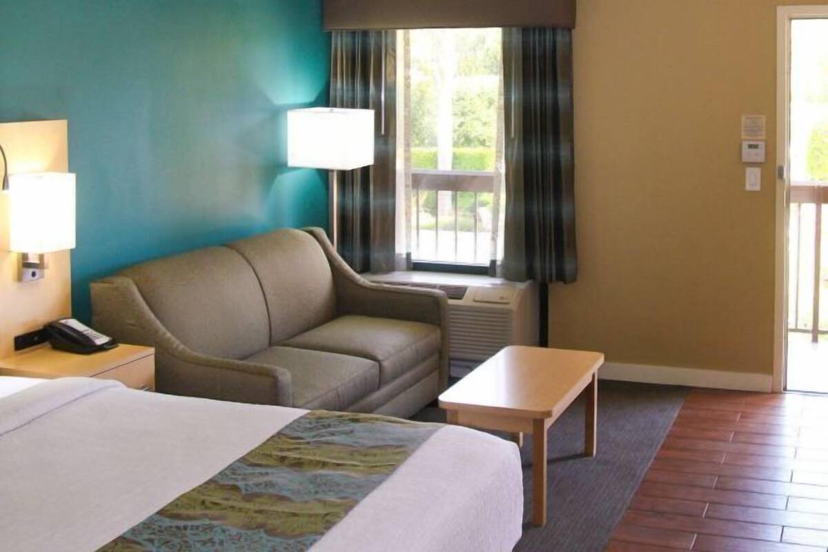 Premium bedding, pillowtop beds, in-room safe, desk
