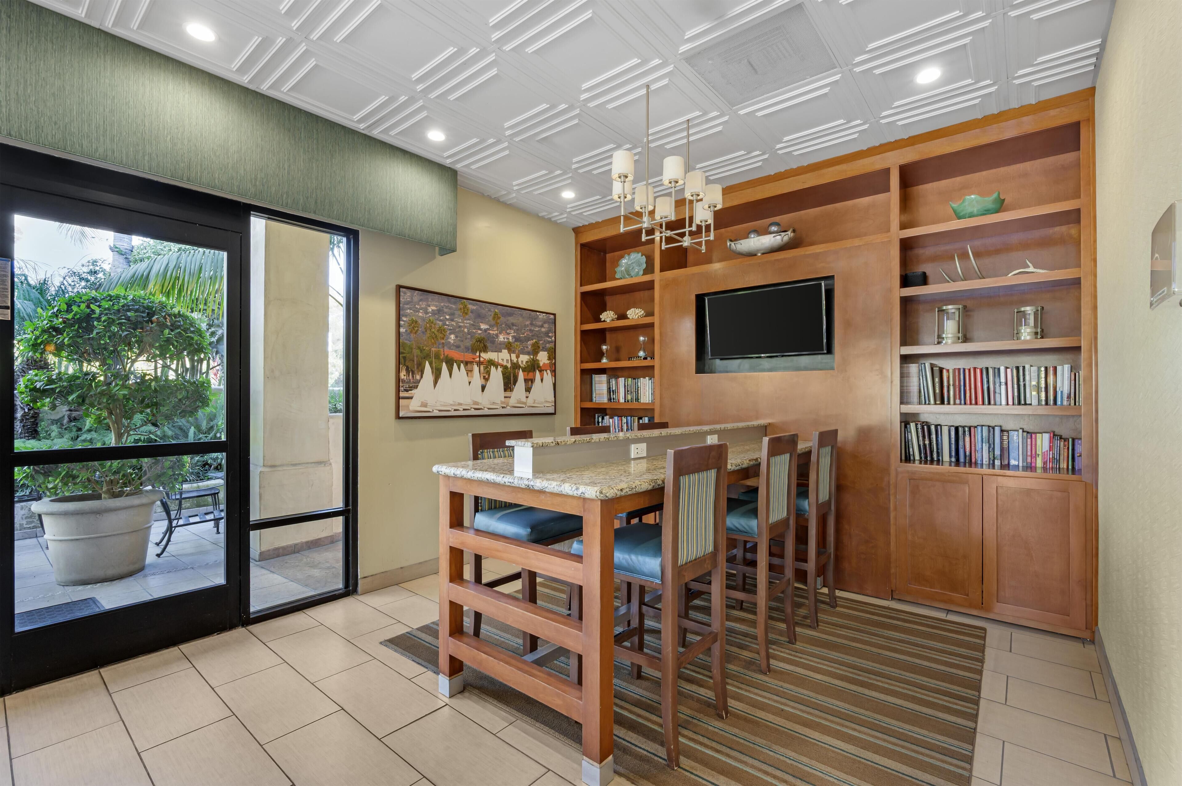 Foto - Best Western Plus South Coast Inn