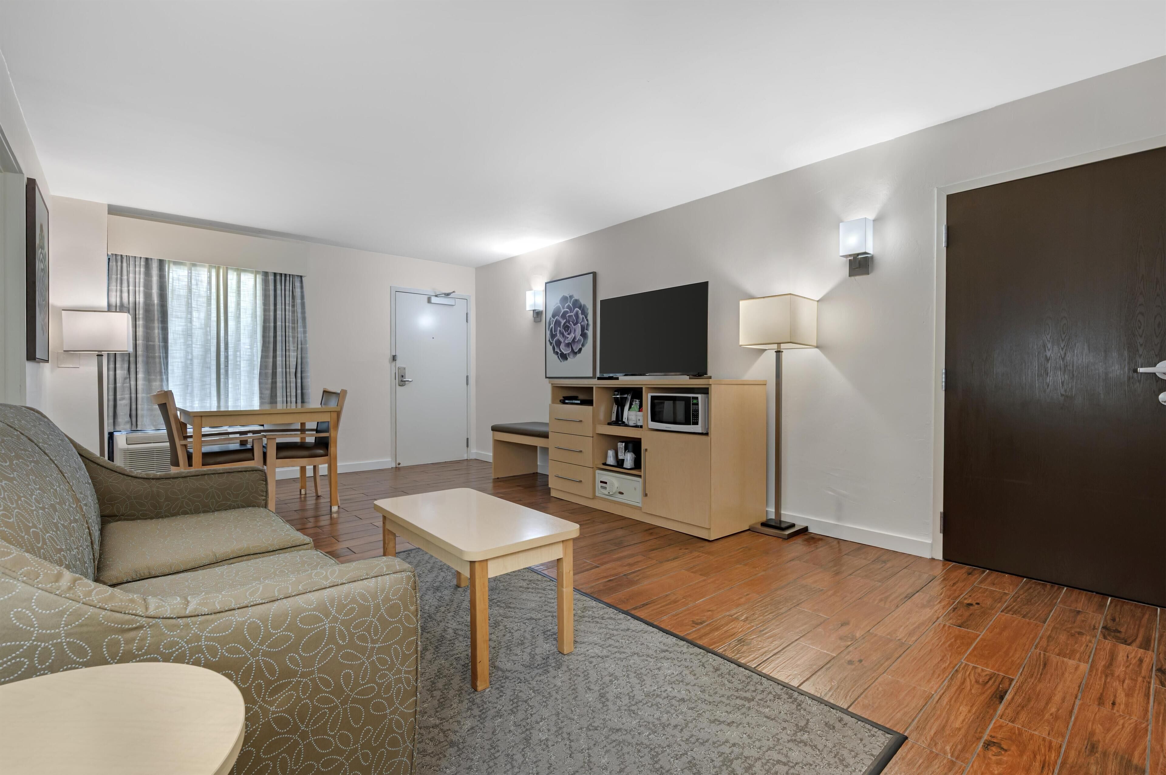 Foto - Best Western Plus South Coast Inn
