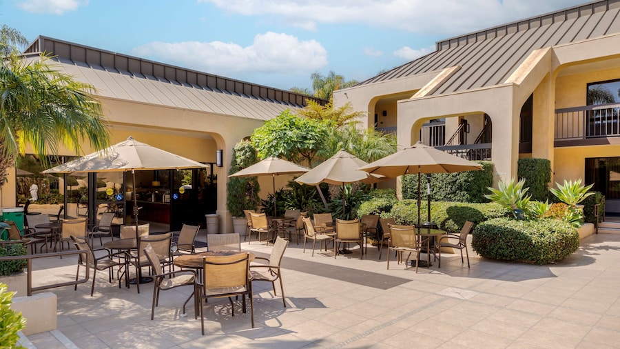 Best Western Plus South Coast Inn