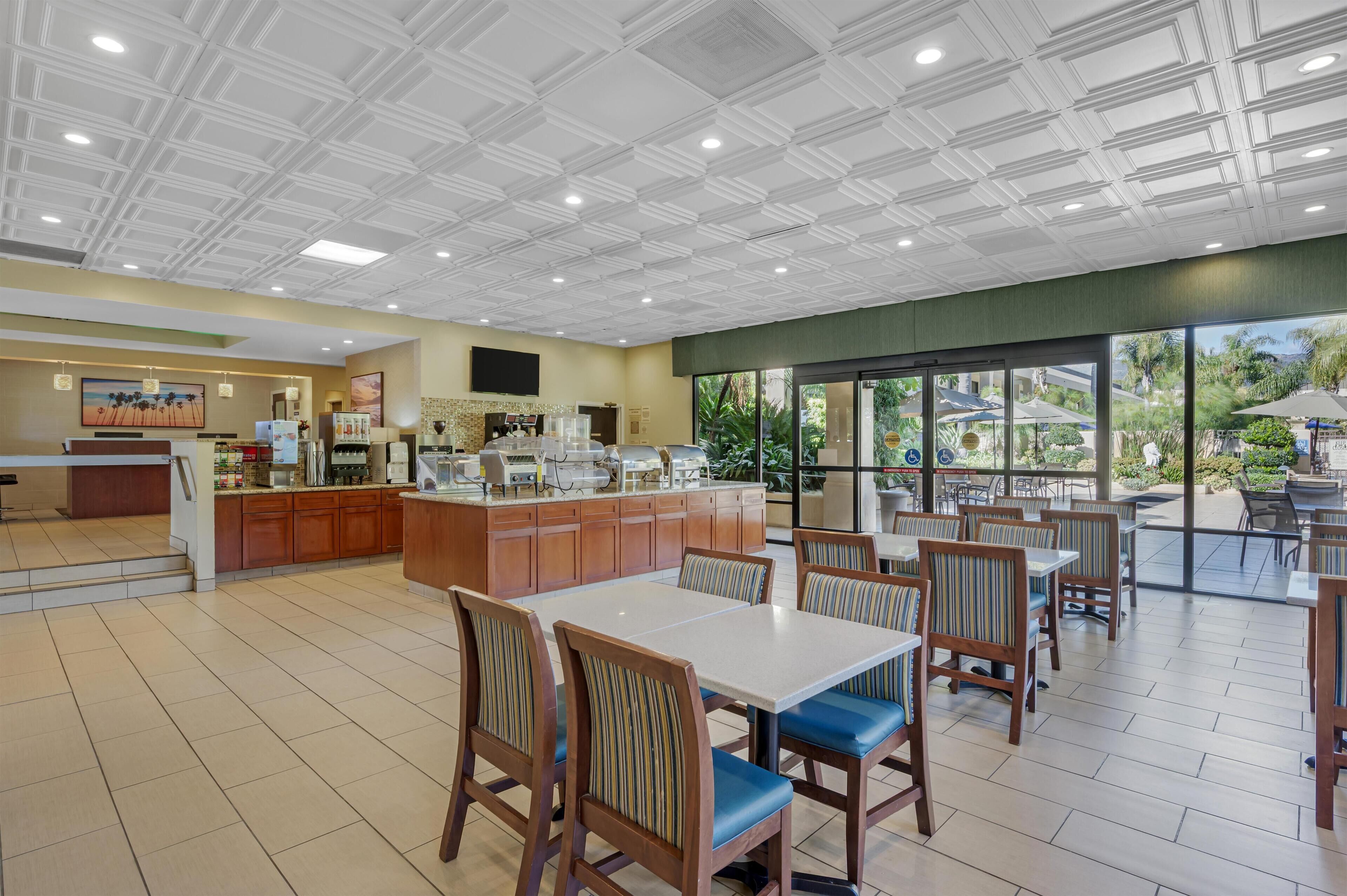 Foto - Best Western Plus South Coast Inn