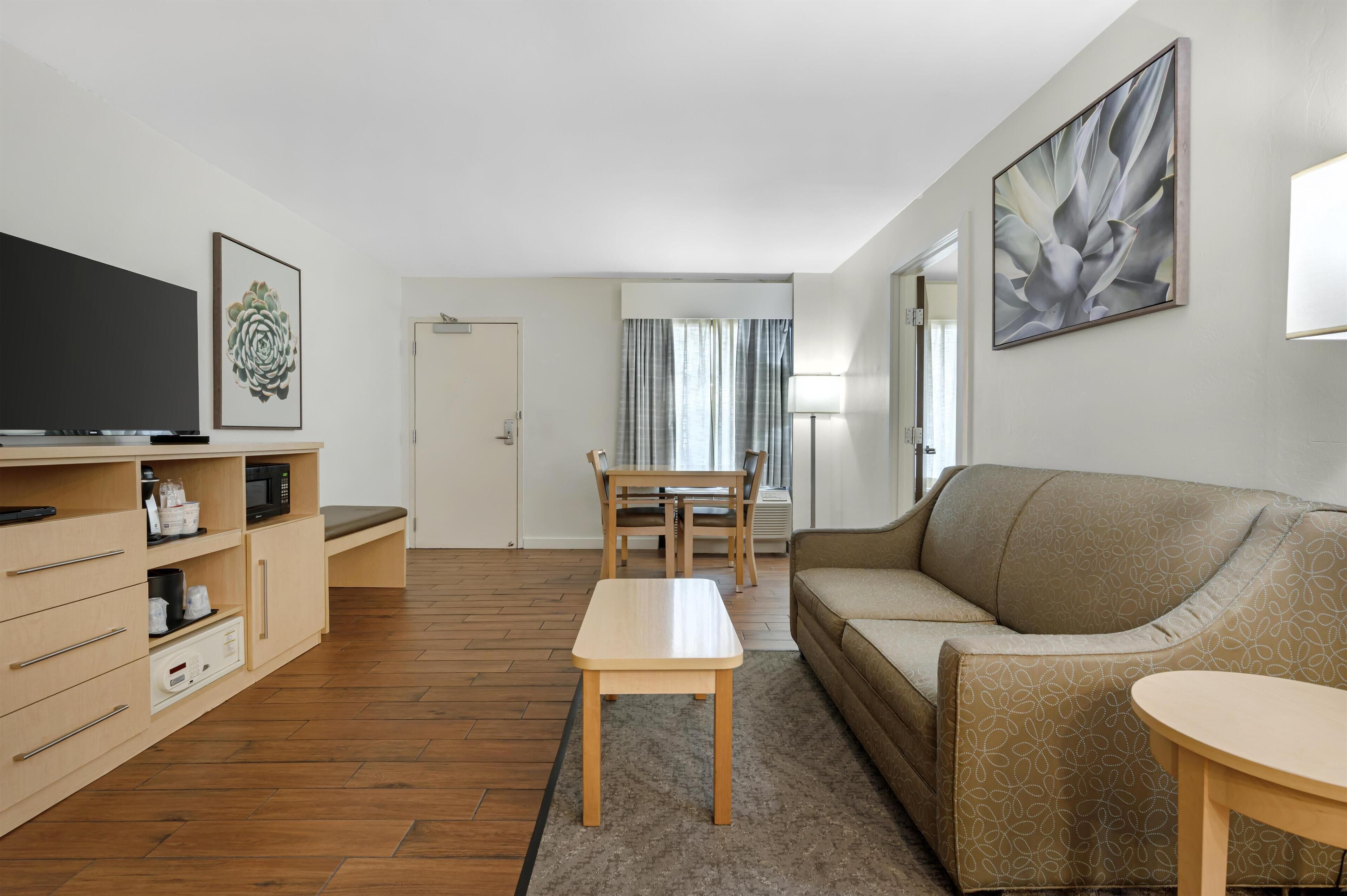 Foto - Best Western Plus South Coast Inn